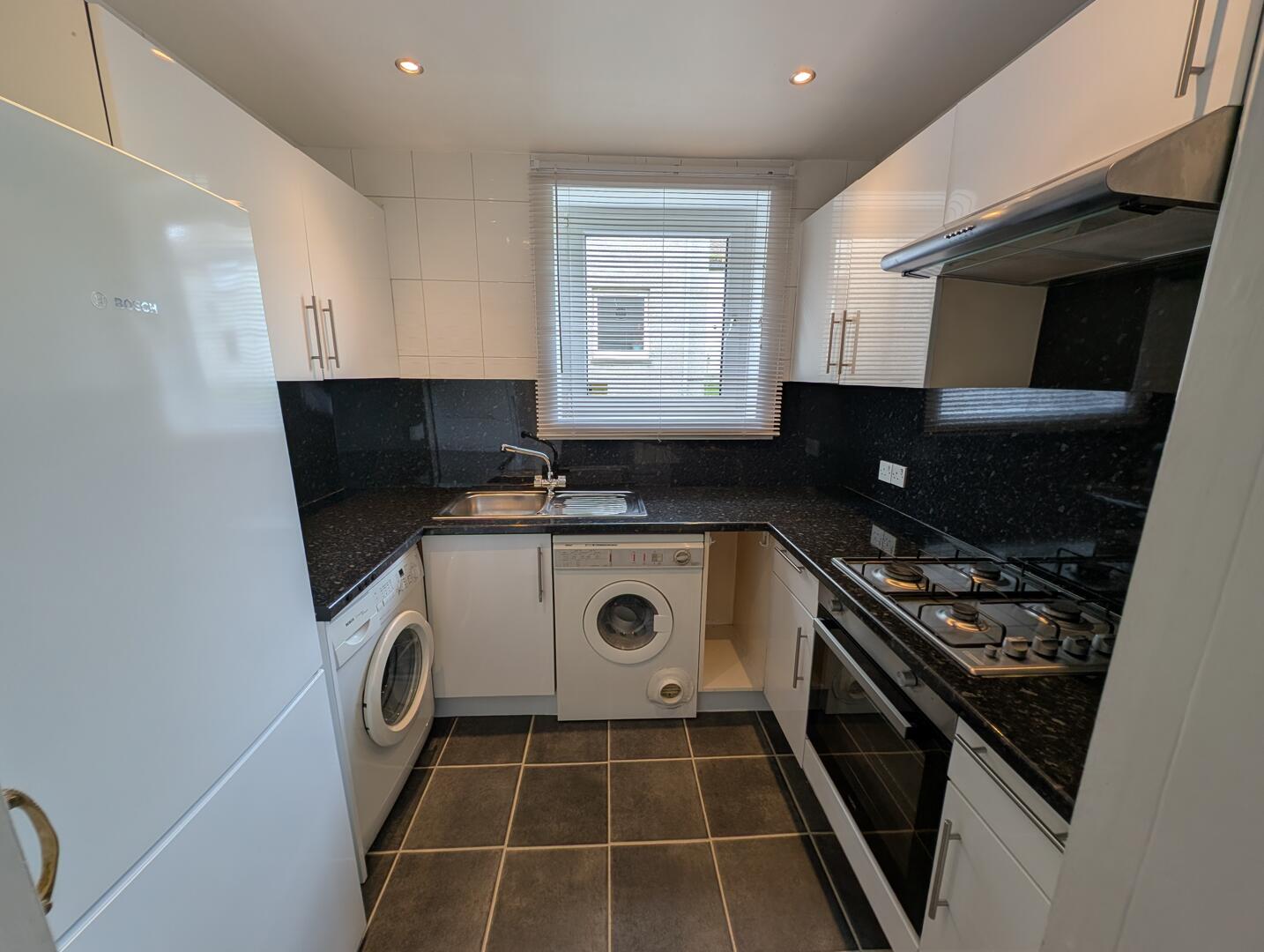 1 bed property in Pittodrie Place, Aberdeen